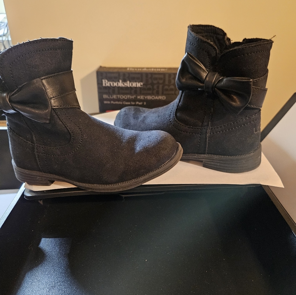 Girls Ugg boots